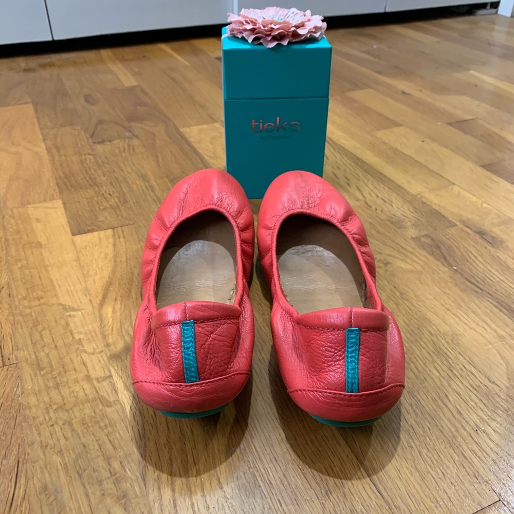 Tieks. Limited edition poppy color size 9